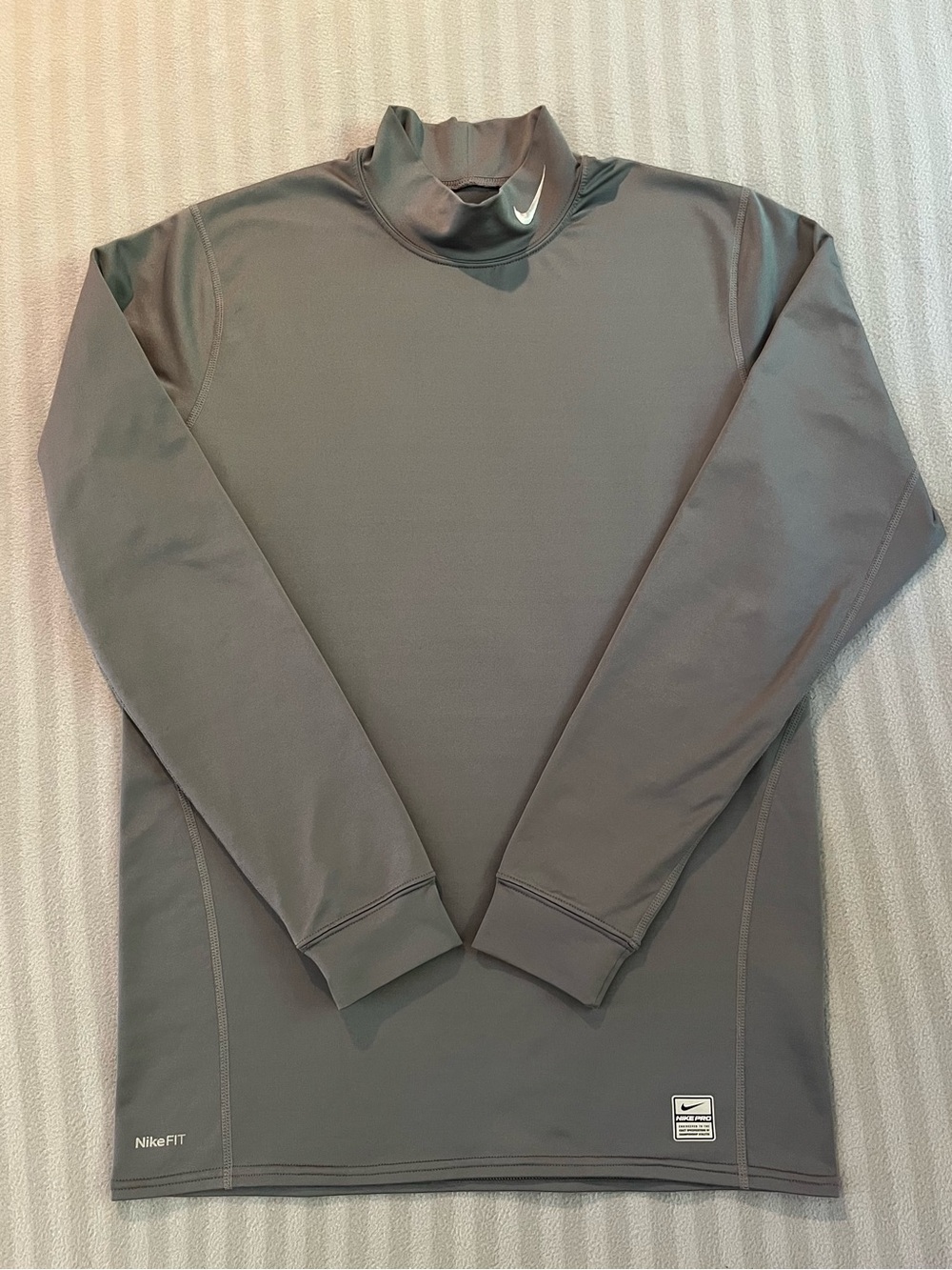 Nike Men's Gray Long-Sleeve Mock Neck Swim Rash Guard